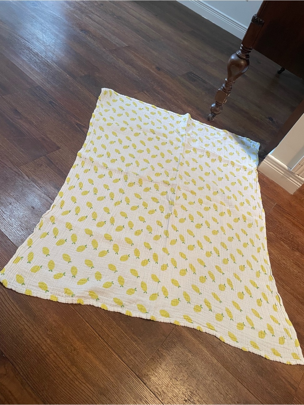 White Muslin Blanket with Yellow Lemon Print